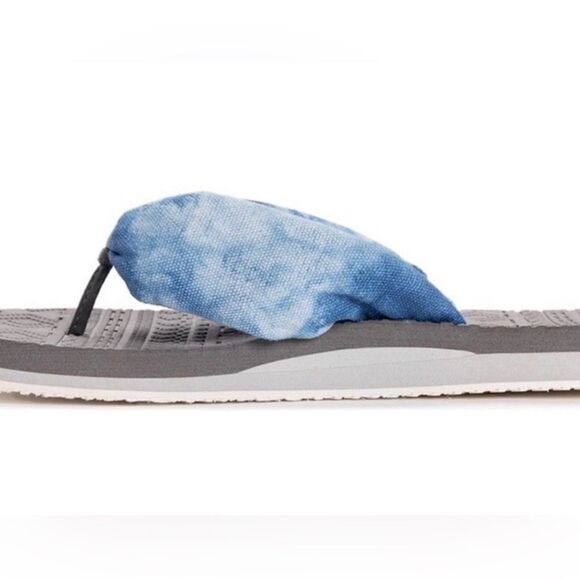 Muk Luks blue and white tie dye sandals - Picture 4 of 10